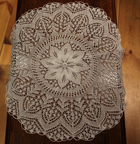 NAPPERON TRICOT D'art MAIN artisanat français création sylvette Raisonnier rond blanc de 38cm - France